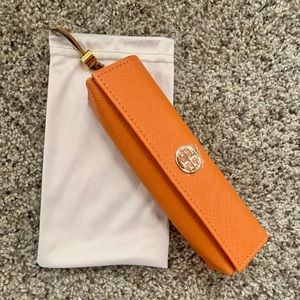 Tory Burch glasses case. NEW. Dust bag included.